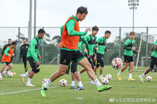 钱权交易、钱色交易让案件变得更加错综复杂，追捕任务险象环生，境外跨国多方势力齐聚巴黎争相角逐危机四伏，;狡黠之狐金融犯罪嫌疑人与;迅捷之豹猎狐行动专项小组的对决一触即发